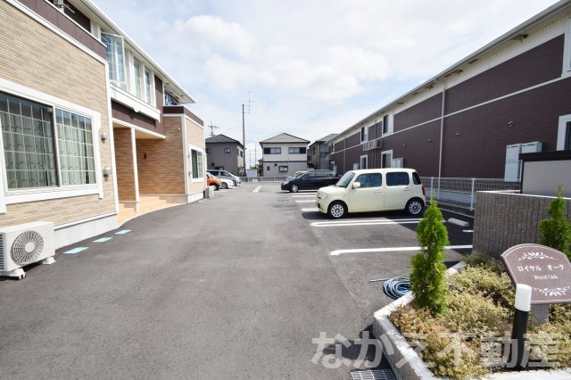【駐車場】 | ロイヤルオークＢ | 駐車スペースもあります