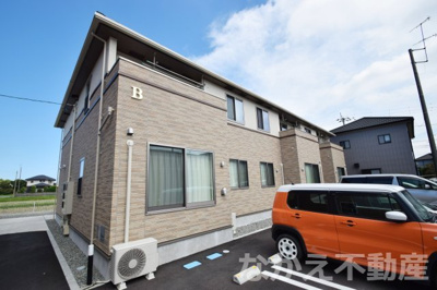 【外観】 | ロイヤルオークＢ | 外観は落ち着いています