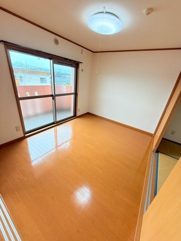 ピオーネハイツの洋室