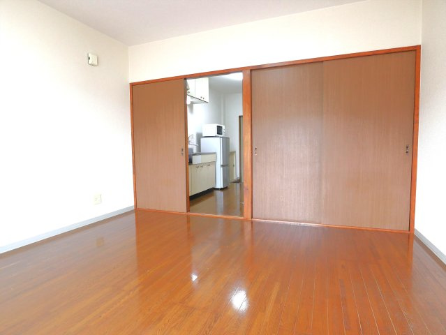 米満ハイツⅠ号棟の居間・リビング