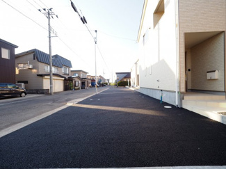【前面道路含む現地写真】