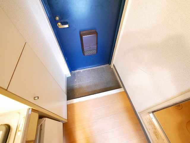 シティパレス新大宮P-5の玄関