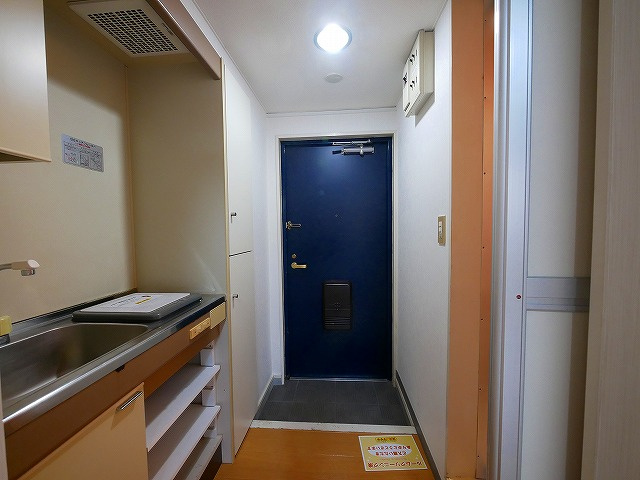 シティパレス新大宮P-5の玄関
