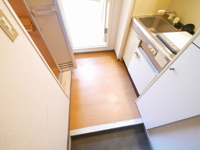 シティパレス新大宮P-5の玄関