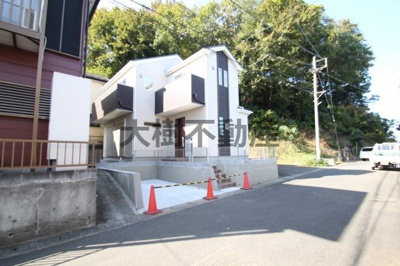 【前面道路含む現地写真】 | 海老名市国分南４丁目　新築戸建て　【仲介手数料無料】 | 北東角地で陽当り良好