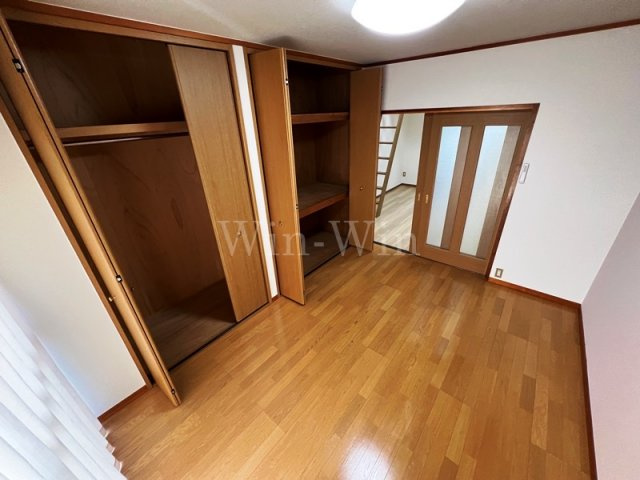 ハイライフ花中の洋室