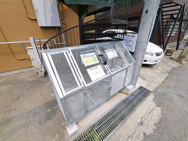 ロイヤル学園前PART-Ⅰのその他共用部分|敷地内ゴミ置き場になります
