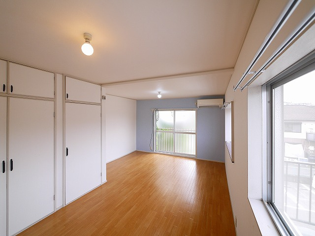 ロイヤル学園前PART-Ⅰの洋室|使い勝手のいい洋室です