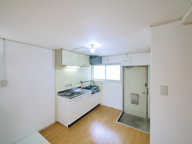 ロイヤル学園前PART-Ⅰの居間・リビング|こちらの居間で趣味の時間をお楽しみください