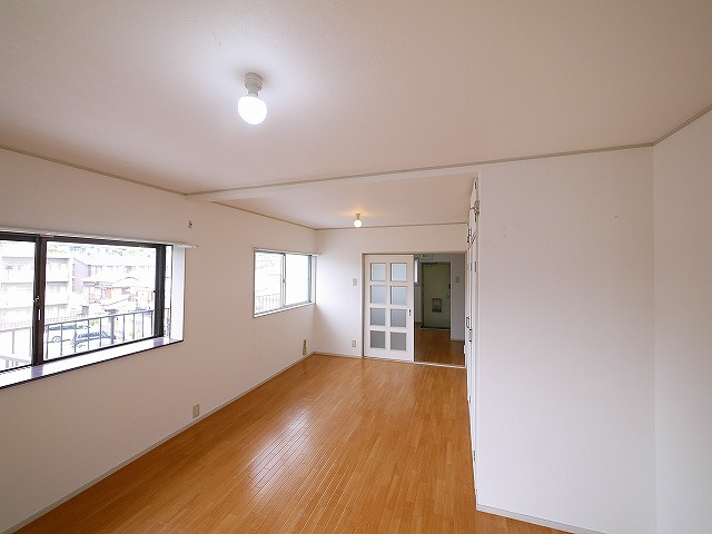 ロイヤル学園前PART-Ⅰの寝室|ゆったりした洋室です