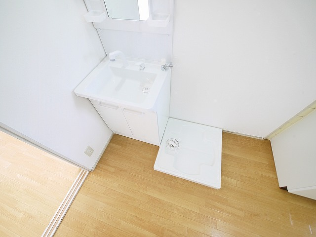 ロイヤル学園前PART-Ⅰの洗面所|明るい洗面所です