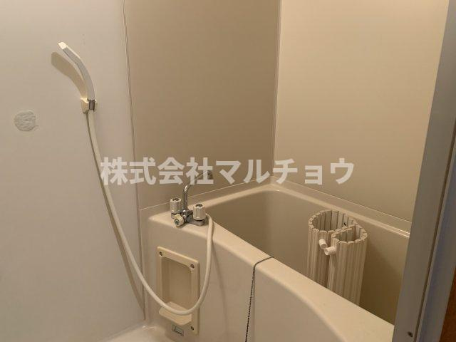 メゾン新万の浴室|落ち着いた空間のお風呂です
