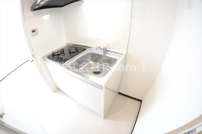 【キッチン】 | U-ro松屋町 | コンパクトなキッチンで掃除もラクラク