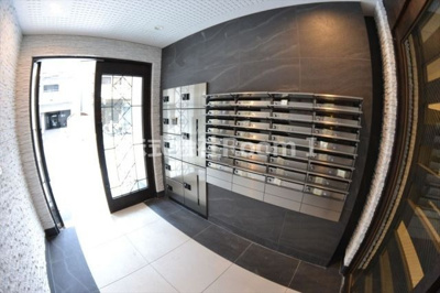 【エントランス】 | U-ro松屋町 | 建物の内部です