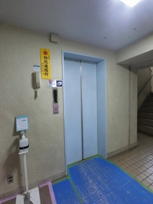 【その他共用部分】 | 第二スカイハイム | お買い物時やベビーカーの出し入れに便利なエレベーター付です。