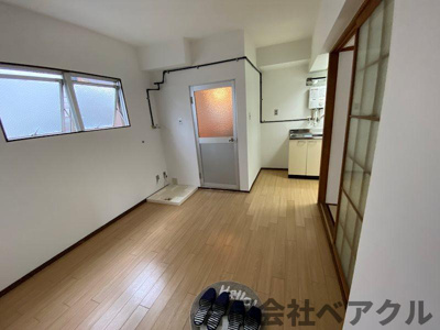【居間・リビング】 | 五十川ビル | こちらの居間で趣味の時間をお楽しみください