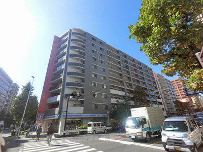 【外観】 | ライフレビュー横濱関内スクエアⅡ | 総戸数８１戸、平成２４年２月築、管理人は日勤勤務につき管理体制良好です♪