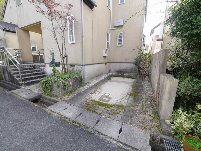 小倉台戸建の駐車場