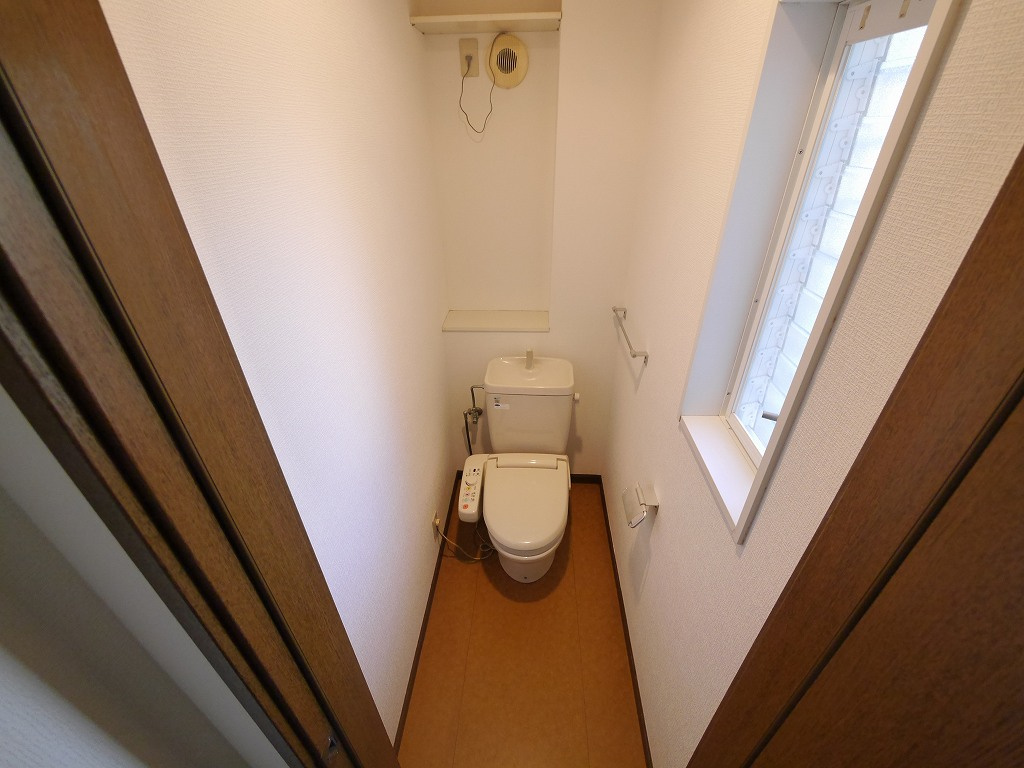 小倉台6丁目戸建のトイレ