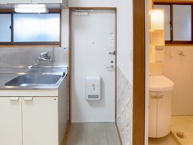 ハイツオカダの玄関