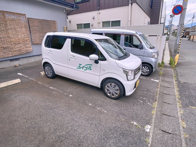 ハイツオカダの駐車場