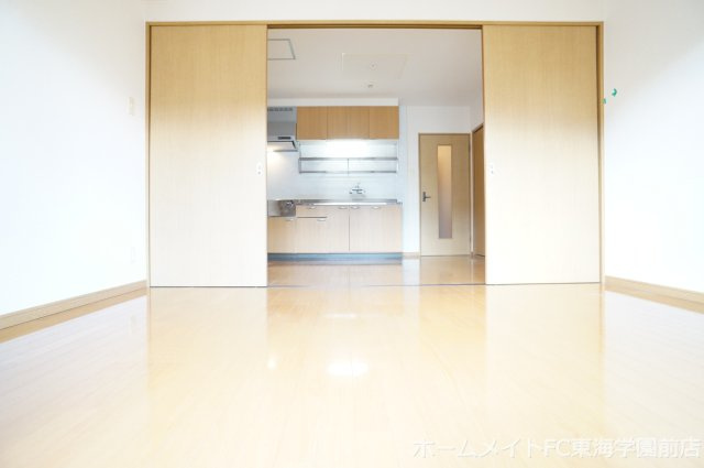 菊池郡菊陽町光の森４丁目の賃貸マンションの居間・リビング