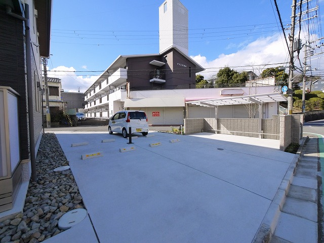 アコージの駐車場