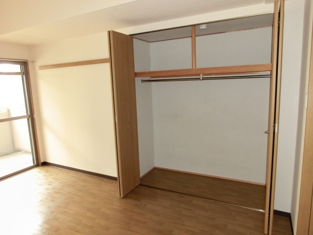 【収納】 | アズヴェール阿倍野 | たっぷり収納できるクローゼット