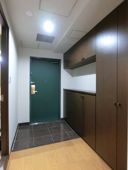 港区港南１丁目の賃貸マンションの玄関