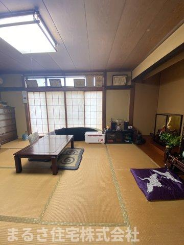 恒久６丁目　中古住宅の和室|1F和室。９帖の和室で広々お使いいただけます。リフォームしてリビングと繋げればより広いリビングにする事も可能です。