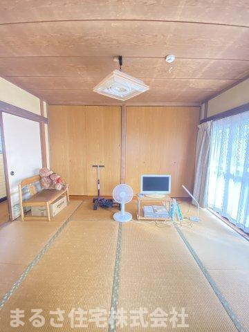 恒久６丁目　中古住宅の和室|2F和室　大容量の収納スペースがついております。