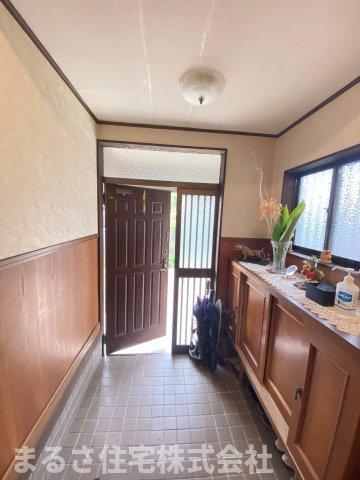 恒久６丁目　中古住宅の玄関|シューズボックス付き