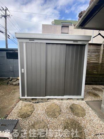 恒久６丁目　中古住宅の収納|お庭には倉庫があり、そのままお使い頂けます。