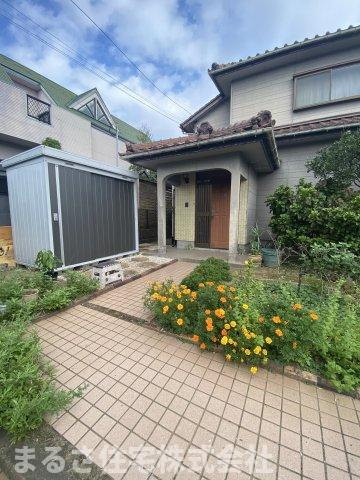 恒久６丁目　中古住宅の外観|玄関までのタイルもオシャレです(^^)/