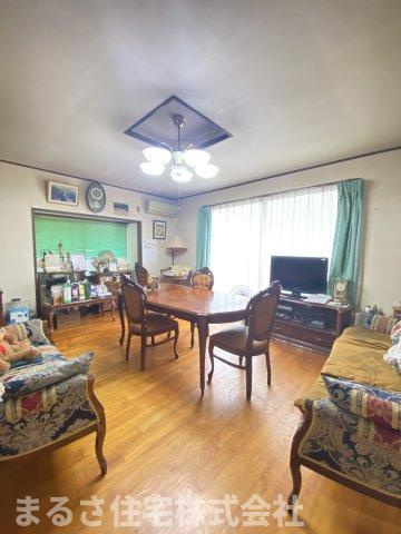 恒久６丁目　中古住宅の居間・リビング