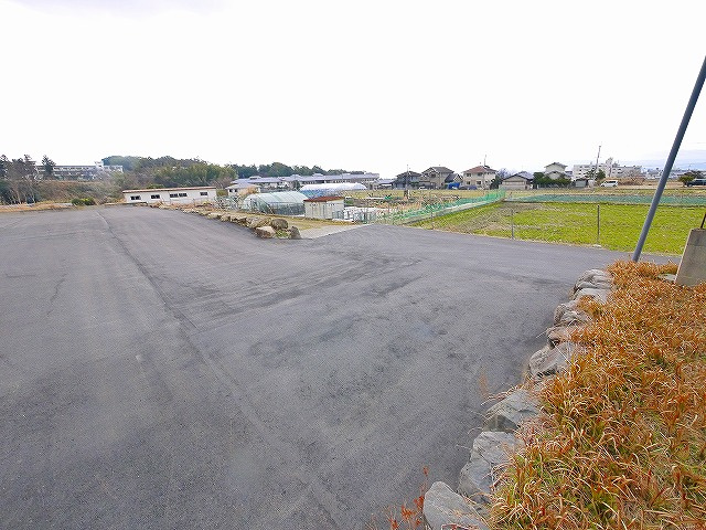 鹿野園町テナントの駐車場|車をお持ちの方に嬉しい駐車場付きの物件です
