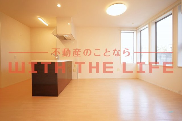 カーサブリランテ櫛原【キャッシュバック対象物件】の居間・リビング|こちらの居間で趣味の時間をお楽しみください