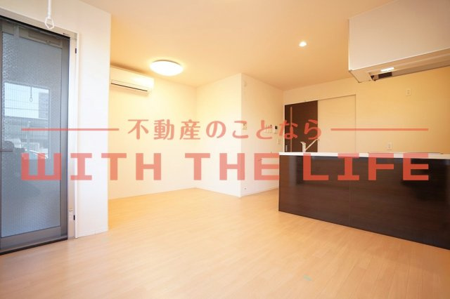 カーサブリランテ櫛原【キャッシュバック対象物件】の居間・リビング|こちらのリビングで趣味の時間をお楽しみください