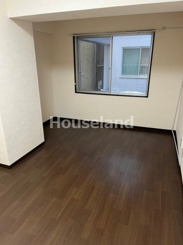 友田町ロイヤルコーポの居間・リビング