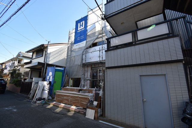 【外観】 | 世田谷区北烏山1丁目　新築戸建 | 車庫2台！南側にはお庭！４LDKの３拍子揃った新邸です♪♪地震に強いダイライト工法にて施工しました。2駅2沿線ご利用可能、敷地面積約36坪とゆとりある広さも魅力です！！