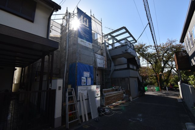 【外観】 | 世田谷区北烏山1丁目　新築戸建 | 車庫2台！南側にはお庭！４LDKの３拍子揃った新邸です♪♪地震に強いダイライト工法にて施工しました。2駅2沿線ご利用可能、敷地面積約36坪とゆとりある広さも魅力です！！