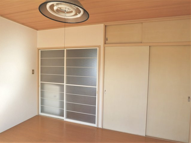 アビタション西条の洋室