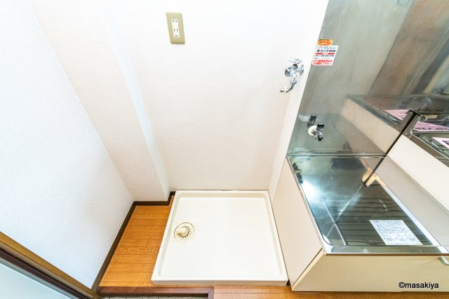 ブラウンヒルズ2番館の洗面所|洗濯機置き場