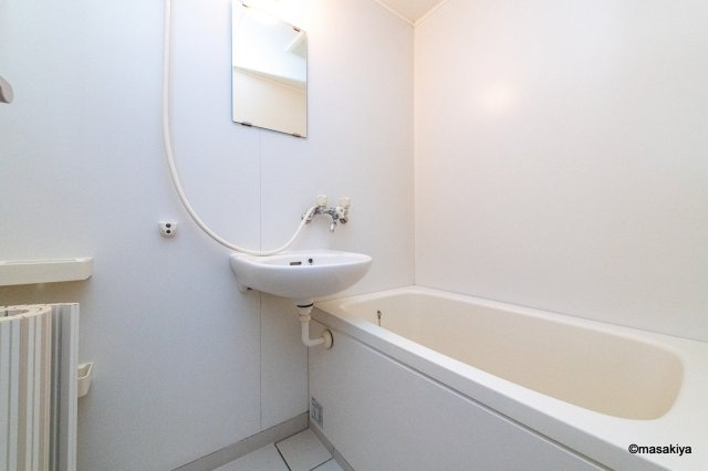 ブラウンヒルズ2番館の浴室