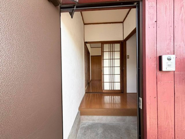 松藤アパートの玄関
