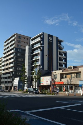 【外観】 | コンダクトレジデンス戸畑 | 「０円で入居も可能♪」お得にお探しするなら不動産すまラボにお任せ下さい♪
〇現地待合わせOK　〇LINE対応可　〇他社物件持込ＯＫ
〇遠隔契約OK　〇お値引き喜んで♪皆様のお問合せをお待ちしています♪