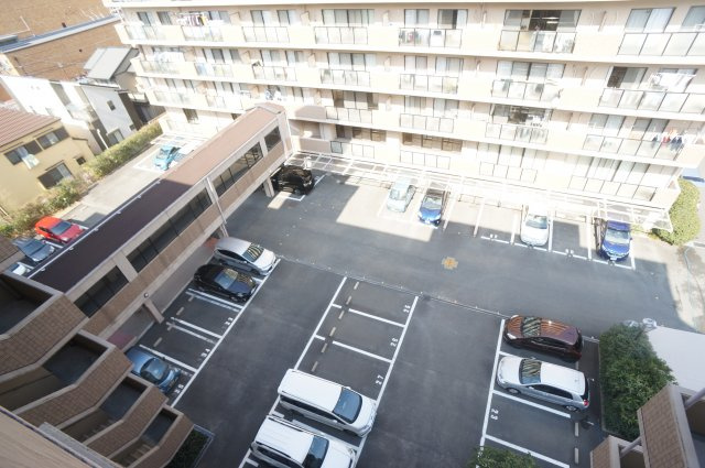 パセオ清荒神１番館の駐車場