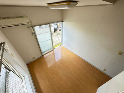 【展望】 | ヒルクレスト | ロフトからの景観です！天井が高く開放感のある洋室6帖のお部屋です☆