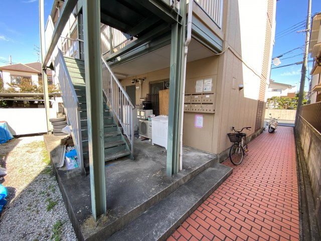アクセス久野喜台マンションのエントランス