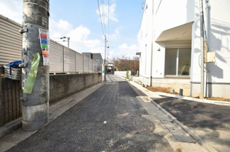 【前面道路含む現地写真】 | 西側3.36ｍ公道　交通量は少なめです。